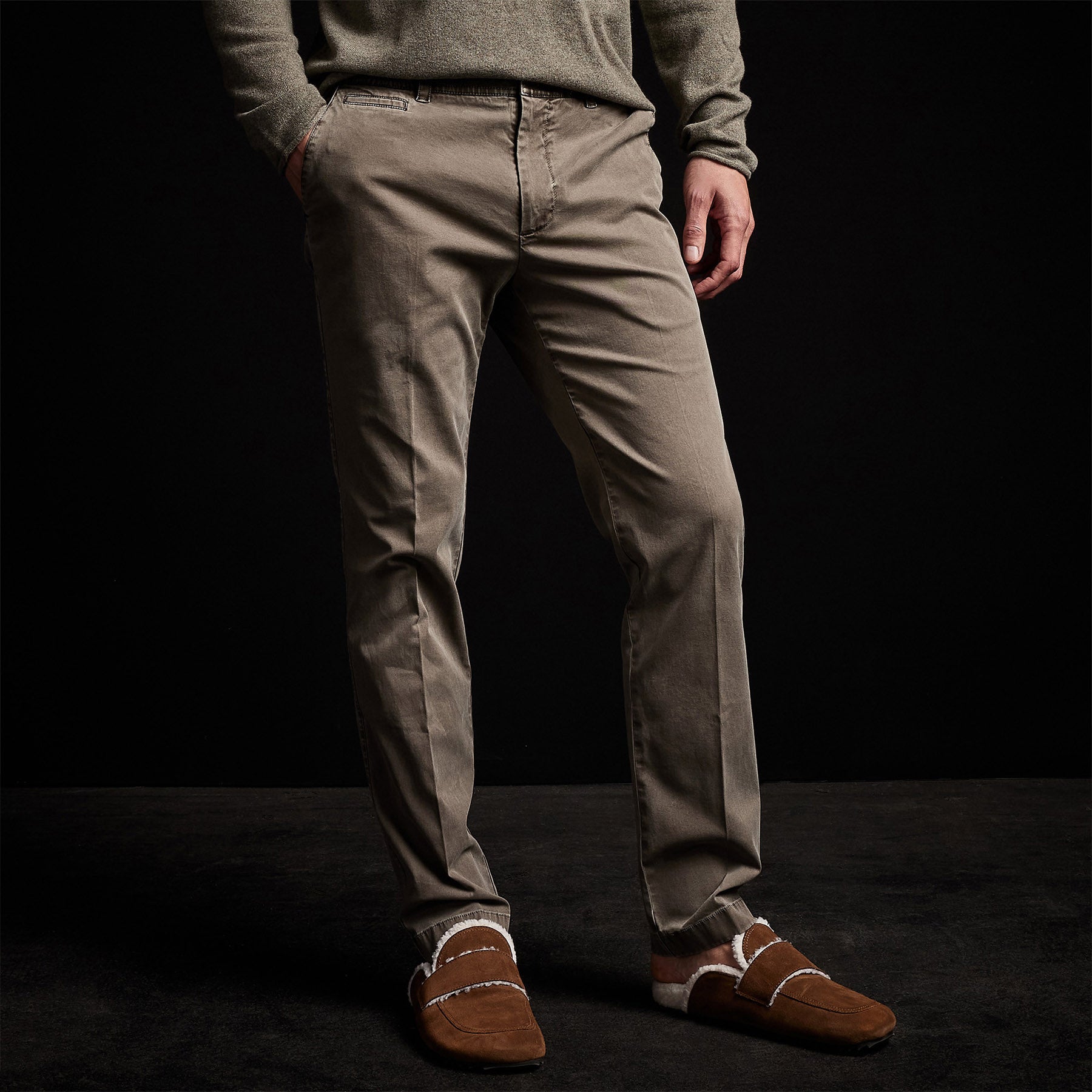 Stretch Supima Cotton Chino in Ammo Pigment | James Perse Los Angeles 
