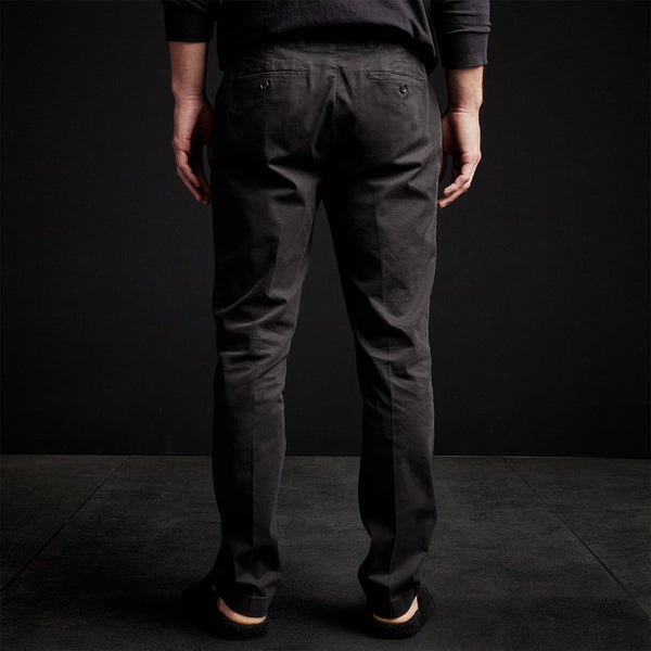Stretch Supima Cotton Chino in Black | James Perse Los Angeles 