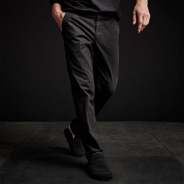 Stretch Supima Cotton Chino in Black | James Perse Los Angeles 