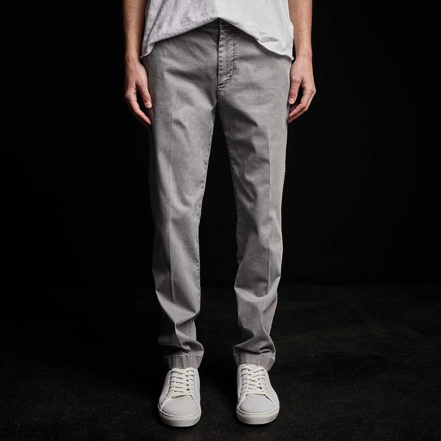 Cotton Chino in Silver Grey Pigment | James Perse Los Angeles 