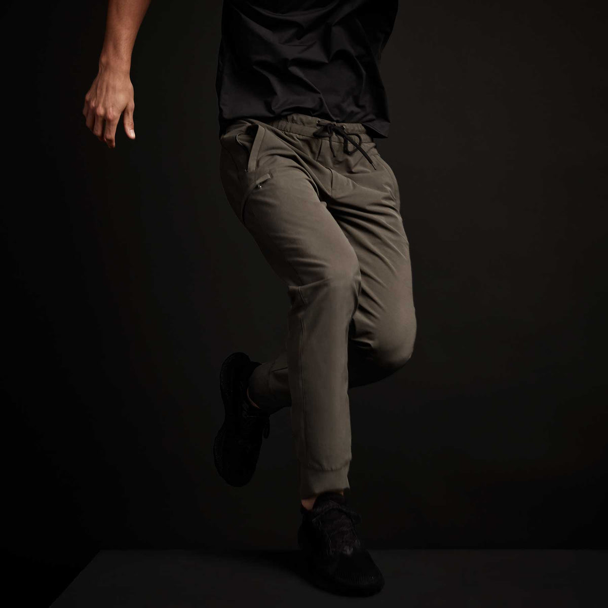 Y/OSEMITE Performance Cotton Pant In Dark Olive | James Perse Los Angeles