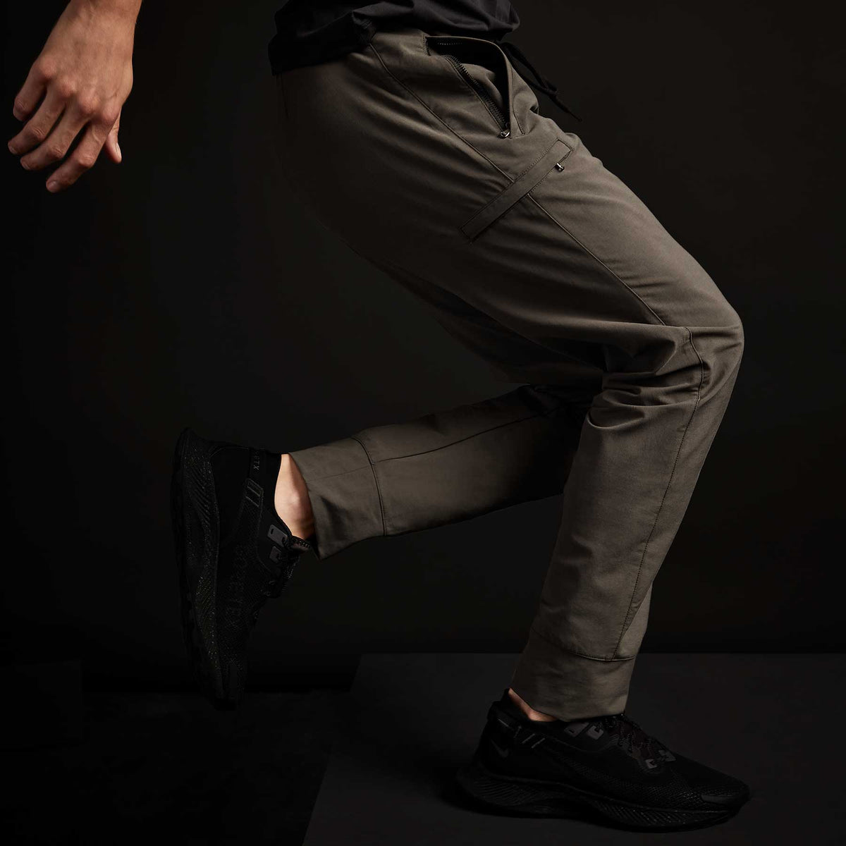 Y/OSEMITE Performance Cotton Pant In Dark Olive | James Perse Los Angeles