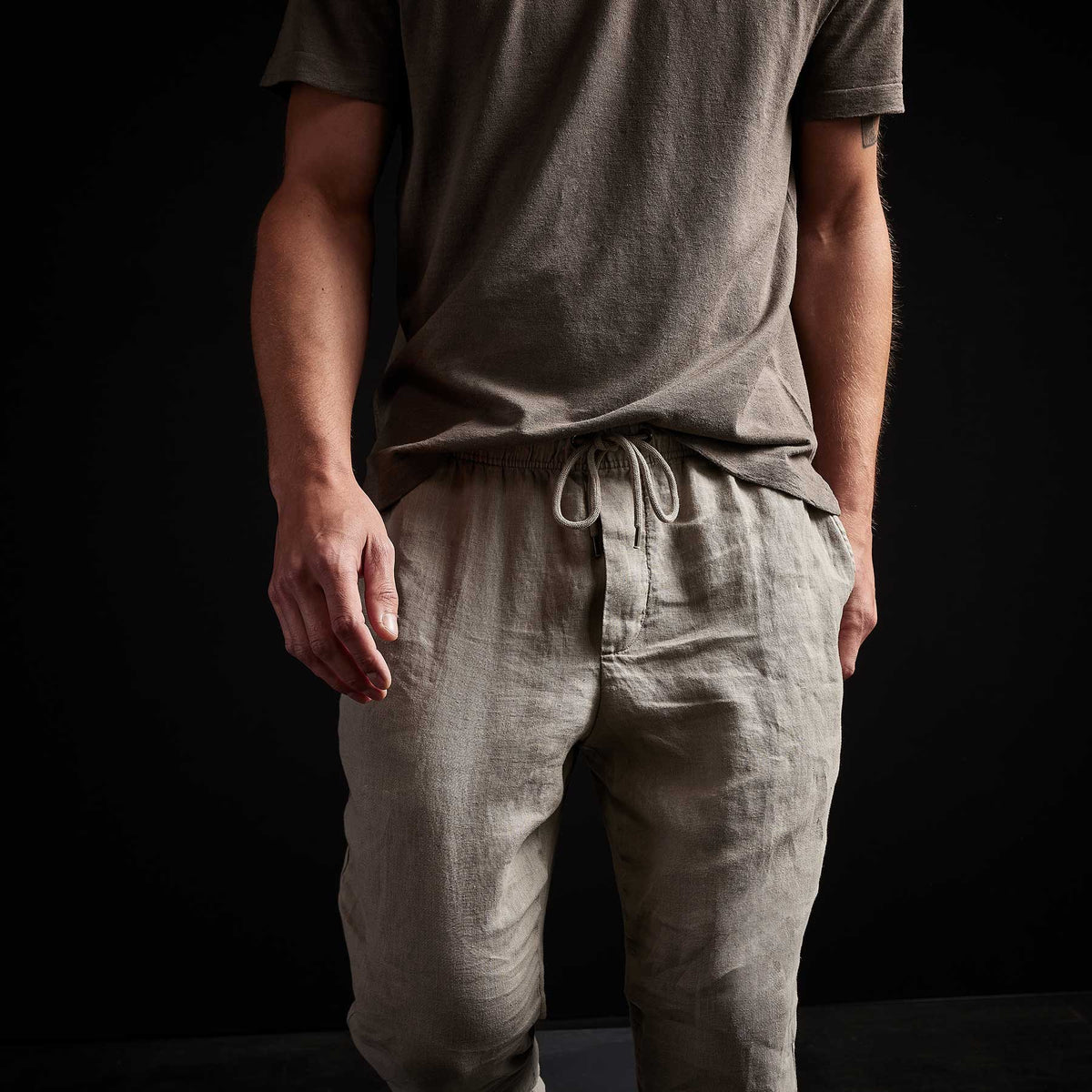 Lightweight Linen Pant in Silt Pigment | James Perse Los Angeles 