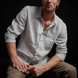 Classic Linen Shirt in Blue Ice Pigment | James Perse Los Angeles