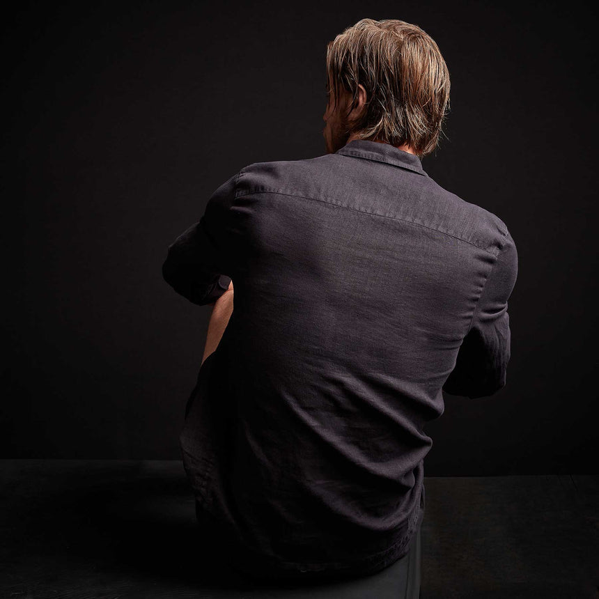 Classic Linen Shirt in French Navy Pigment | James Perse Los Angeles