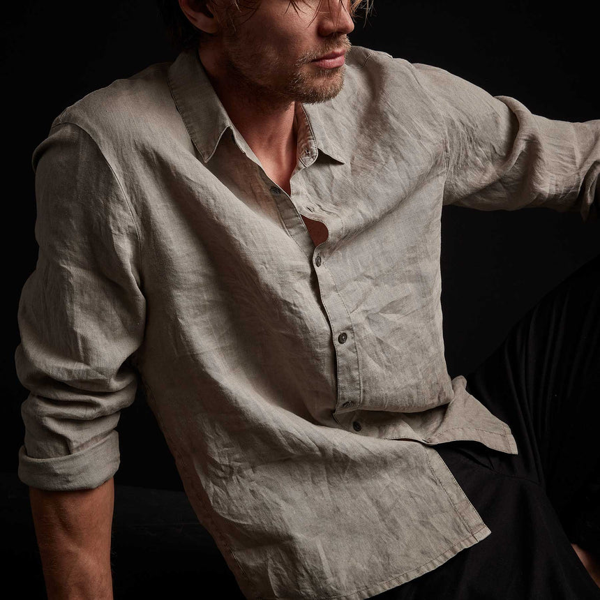 Classic Linen Shirt in Fume Pigment | James Perse Los Angeles