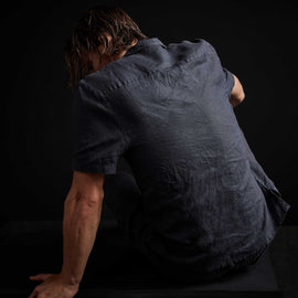 Garment Dyed Short Sleeve Linen Shirt - Titan Pigment | James Perse Los Angeles
