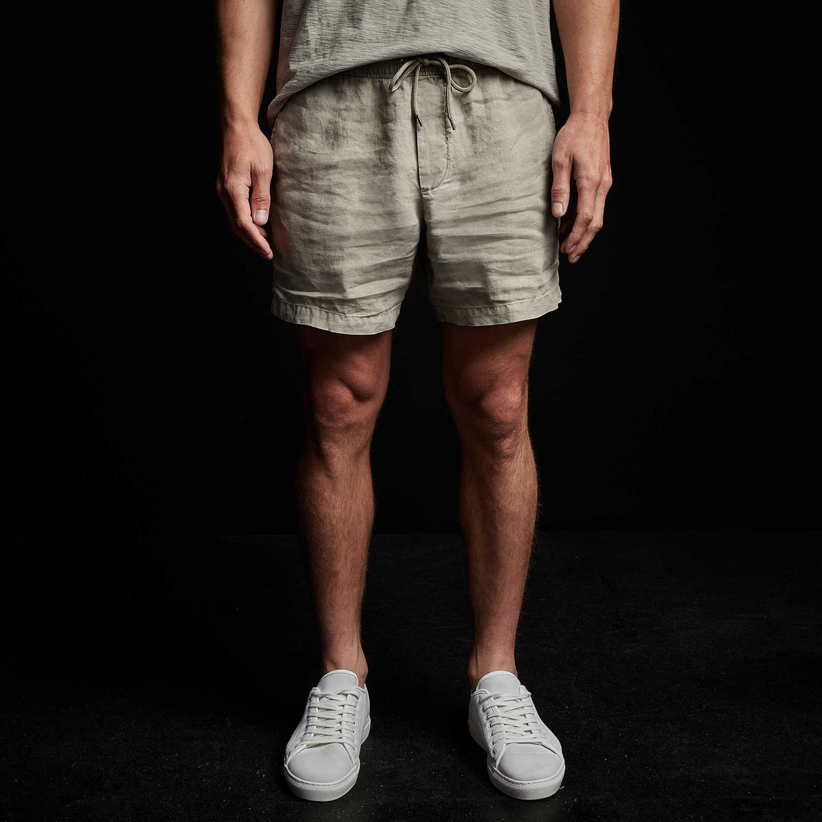Lightweight Linen Short in Silt Pigment | James Perse Los Angeles