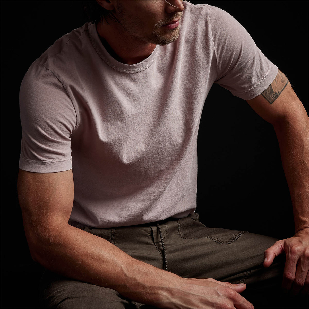 Short Sleeve Crew Neck in Calamine Pigment | James Perse Los Angeles
