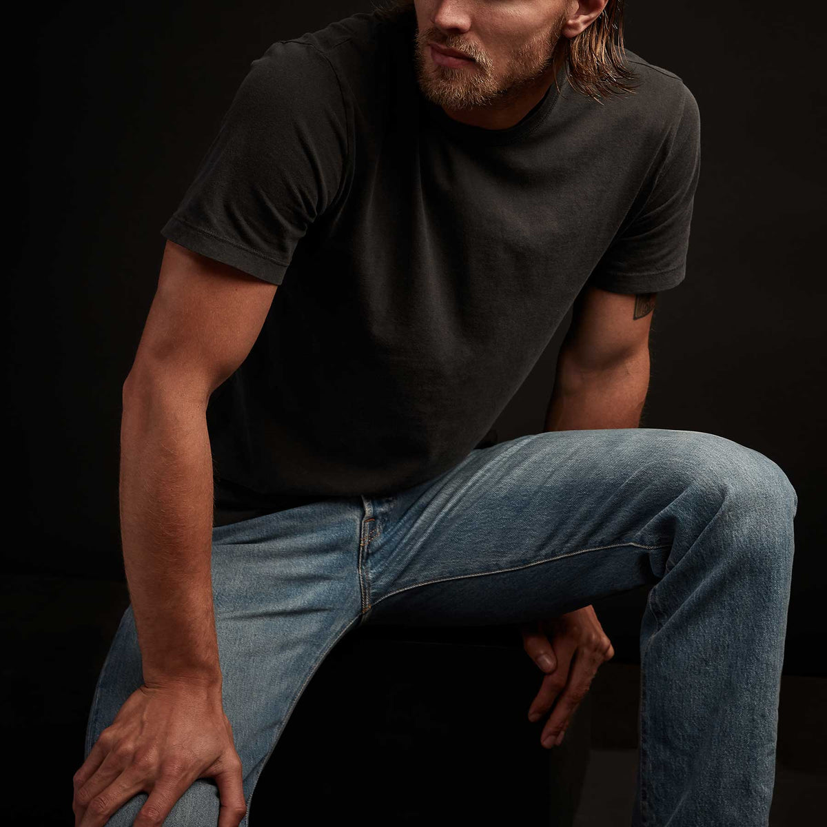 Short Sleeve Crew Neck In Carbon Pigment | James Perse Los Angeles