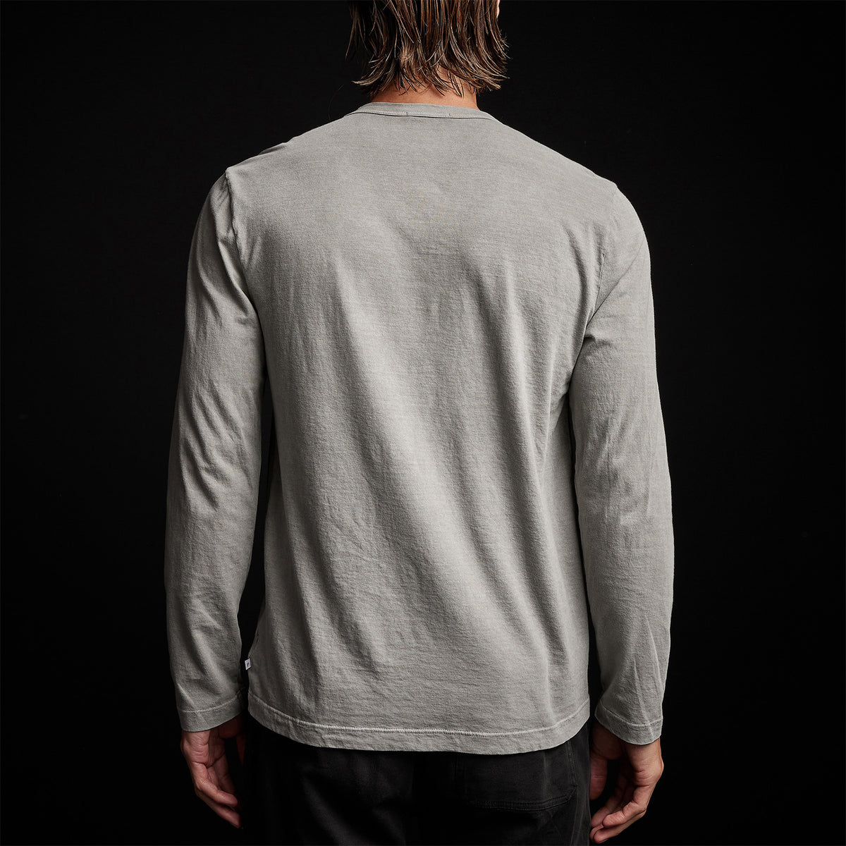 Long Sleeve Crew Neck in Concrete Pigment | James Perse Los Angeles