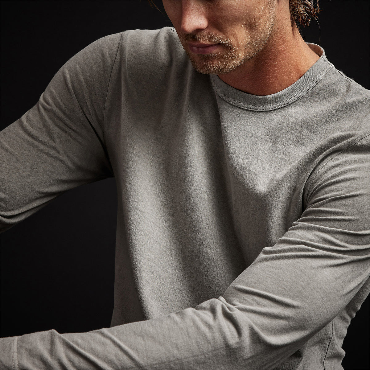 Long Sleeve Crew Neck in Concrete Pigment | James Perse Los Angeles