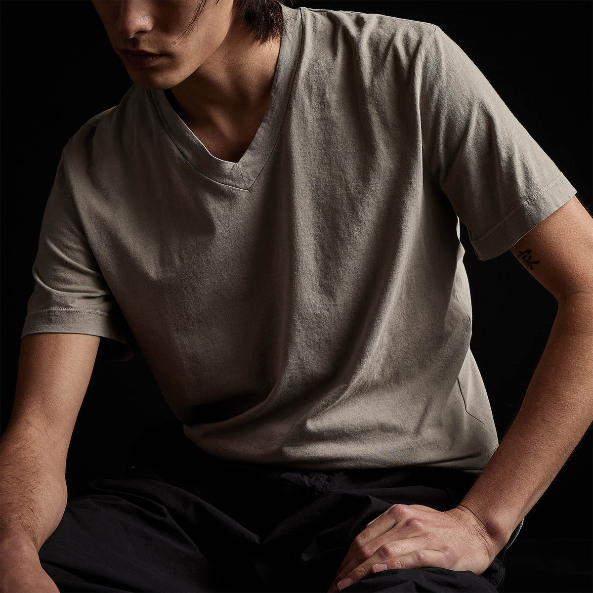 Short Sleeve V Neck in Silt Pigment | James Perse Los Angeles 