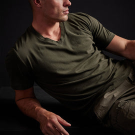 Short Sleeve V Neck in Tent Pigment | James Perse Los Angeles