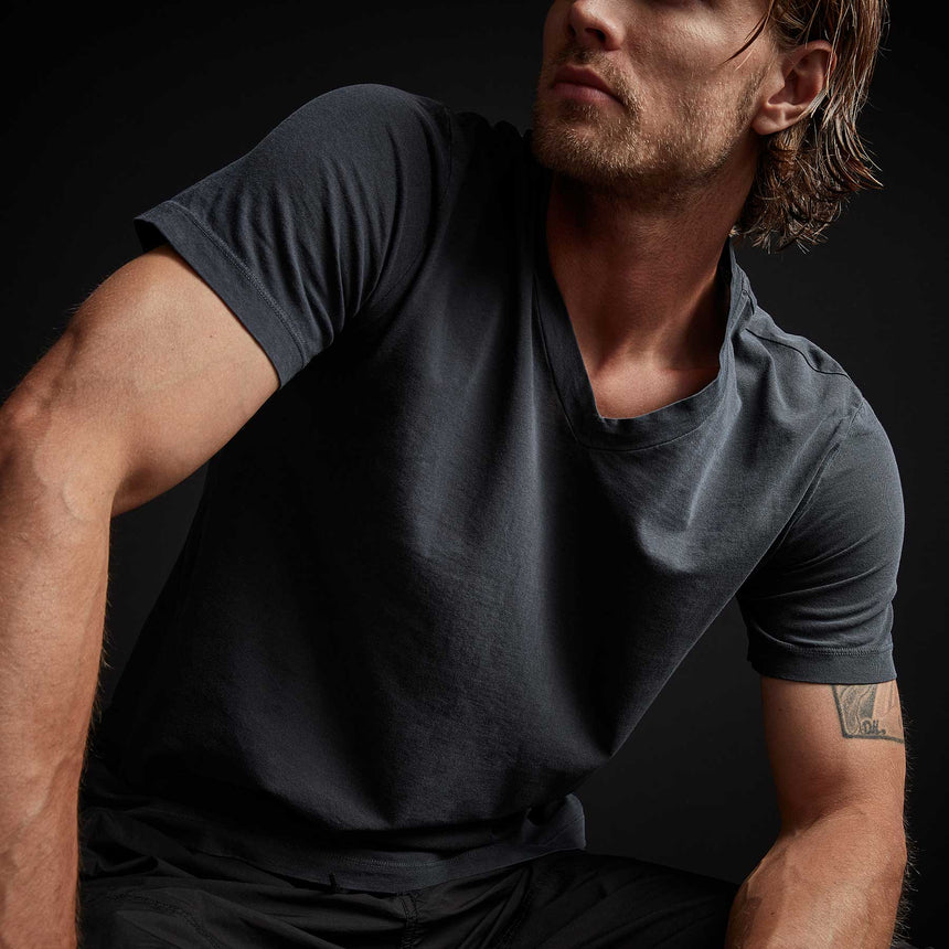 Short Sleeve V Neck in Titan Pigment | James Perse Los Angeles
