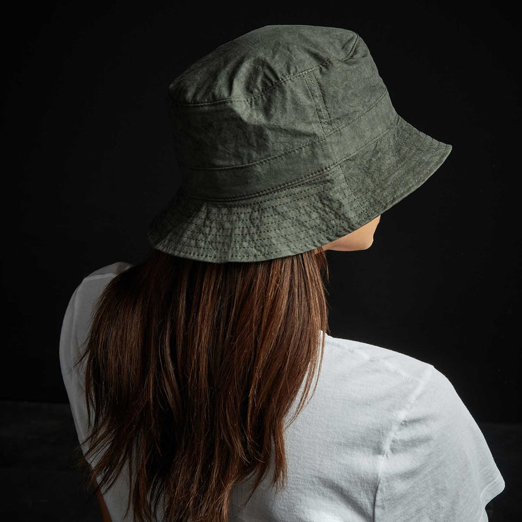 Parachute Poplin Bucket Hat in Dartmouth Pigment | James Perse Los Angeles
