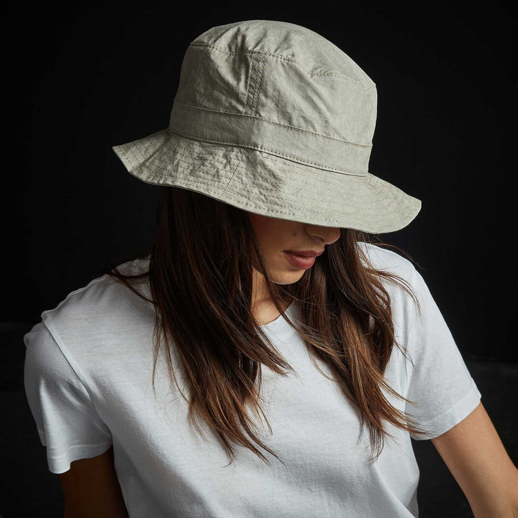 Parachute Poplin Bucket Hat in Mineral Pigment | James Perse Los Angeles