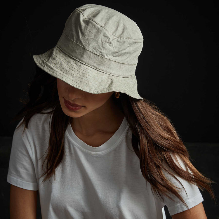 Parachute Poplin Bucket Hat in Mineral Pigment | James Perse Los Angeles