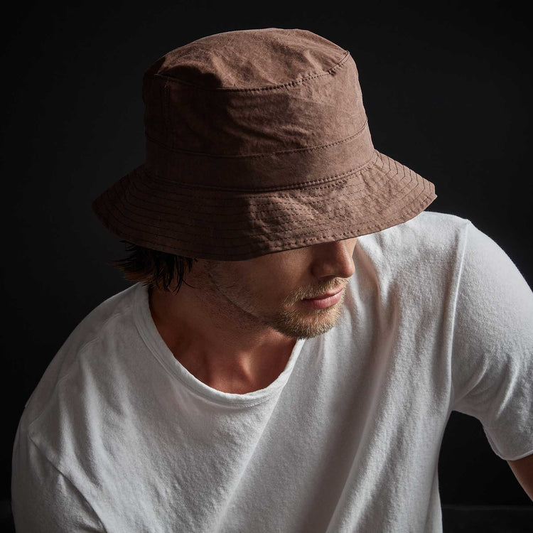 Parachute Poplin Bucket Hat in Malt Pigment | James Perse Los Angeles