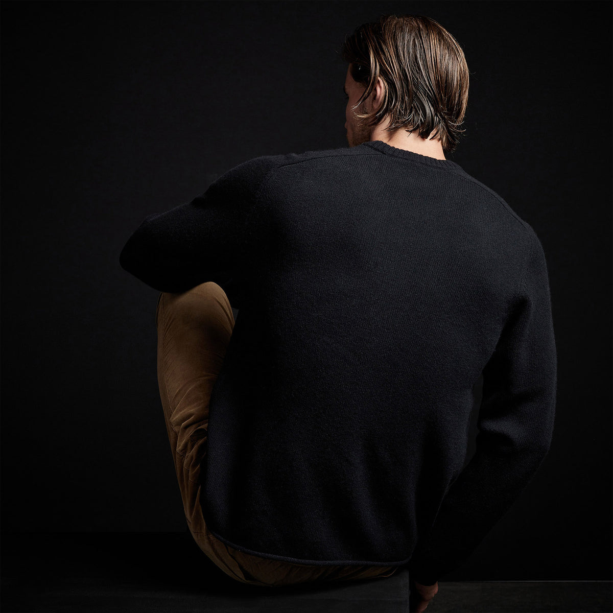 Recycled Cashmere Saddle Shoulder Crew in Black | James Perse Los Angeles
