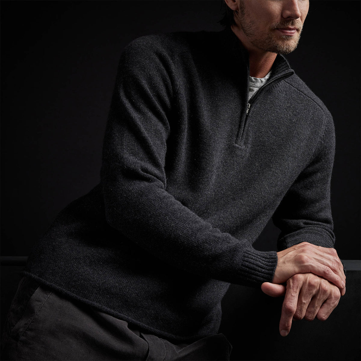Cashmere Saddle Shldr Half Zip in Anthracite | James Perse Los Angeles