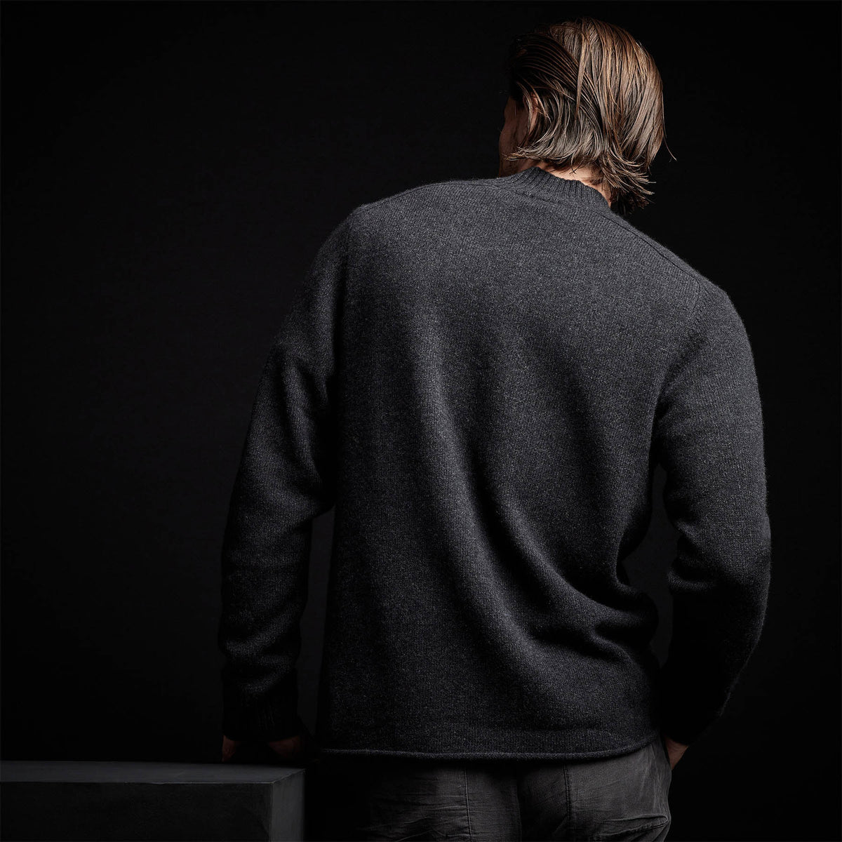 Cashmere Saddle Shldr Half Zip in Anthracite | James Perse Los Angeles