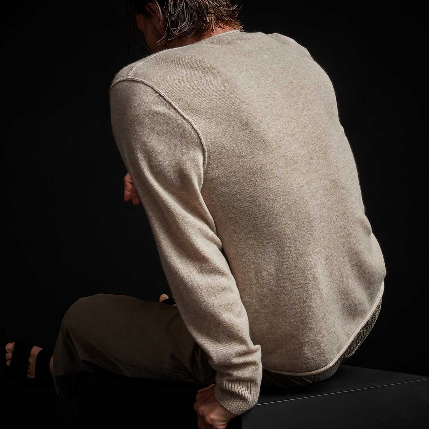 Cashmere Deconstructed Henley in Stone | James Perse Los Angeles