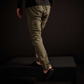 Rip Stop Utility Pant in Old Whiskey Pigment | James Perse Los Angeles