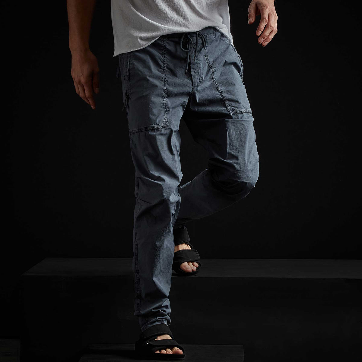Stretch Poplin Zip Pocket Pant in Gravel Pigment | James Perse Los Angeles