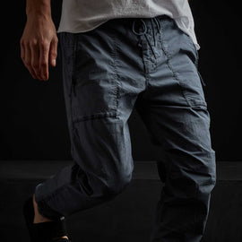 Stretch Poplin Zip Pocket Pant in Gravel Pigment | James Perse Los Angeles