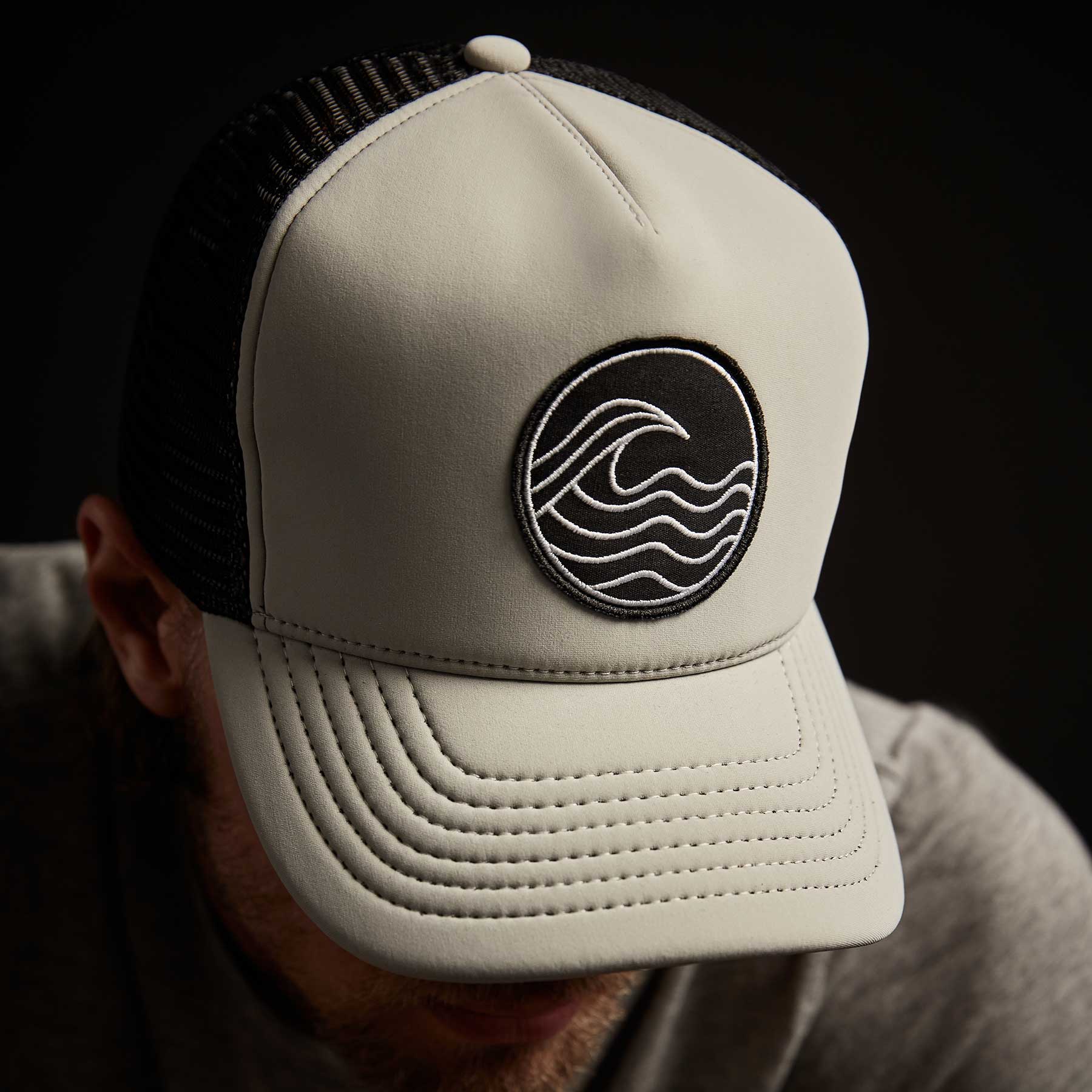 Wave Patch Scuba Trucker Hat In Silver Grey | James Perse Los Angeles