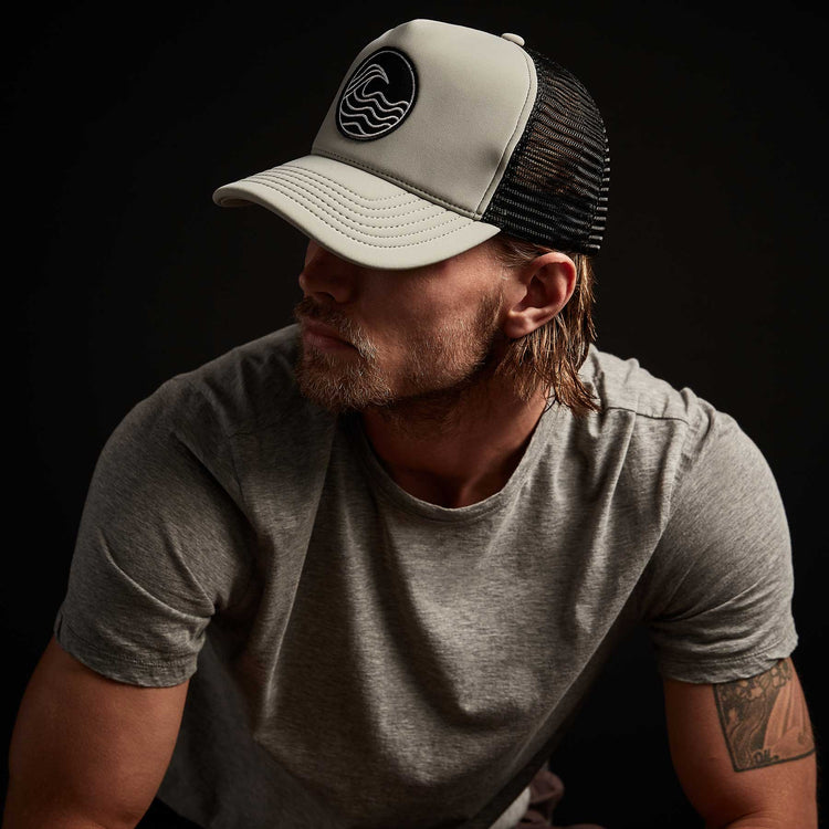 Wave Patch Scuba Trucker Hat In Silver Grey | James Perse Los Angeles