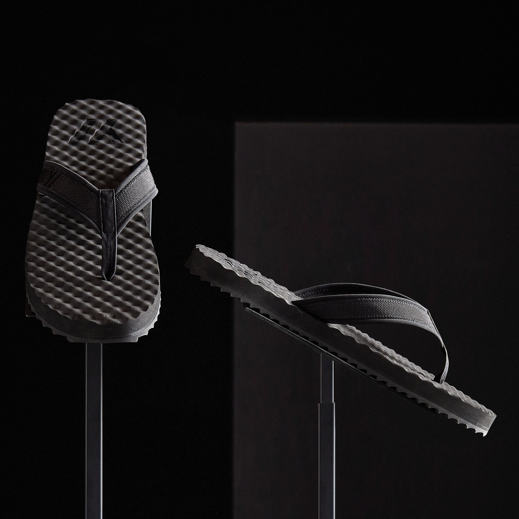 Men's Sport Flip Flop - Black/Black | James Perse Los Angeles