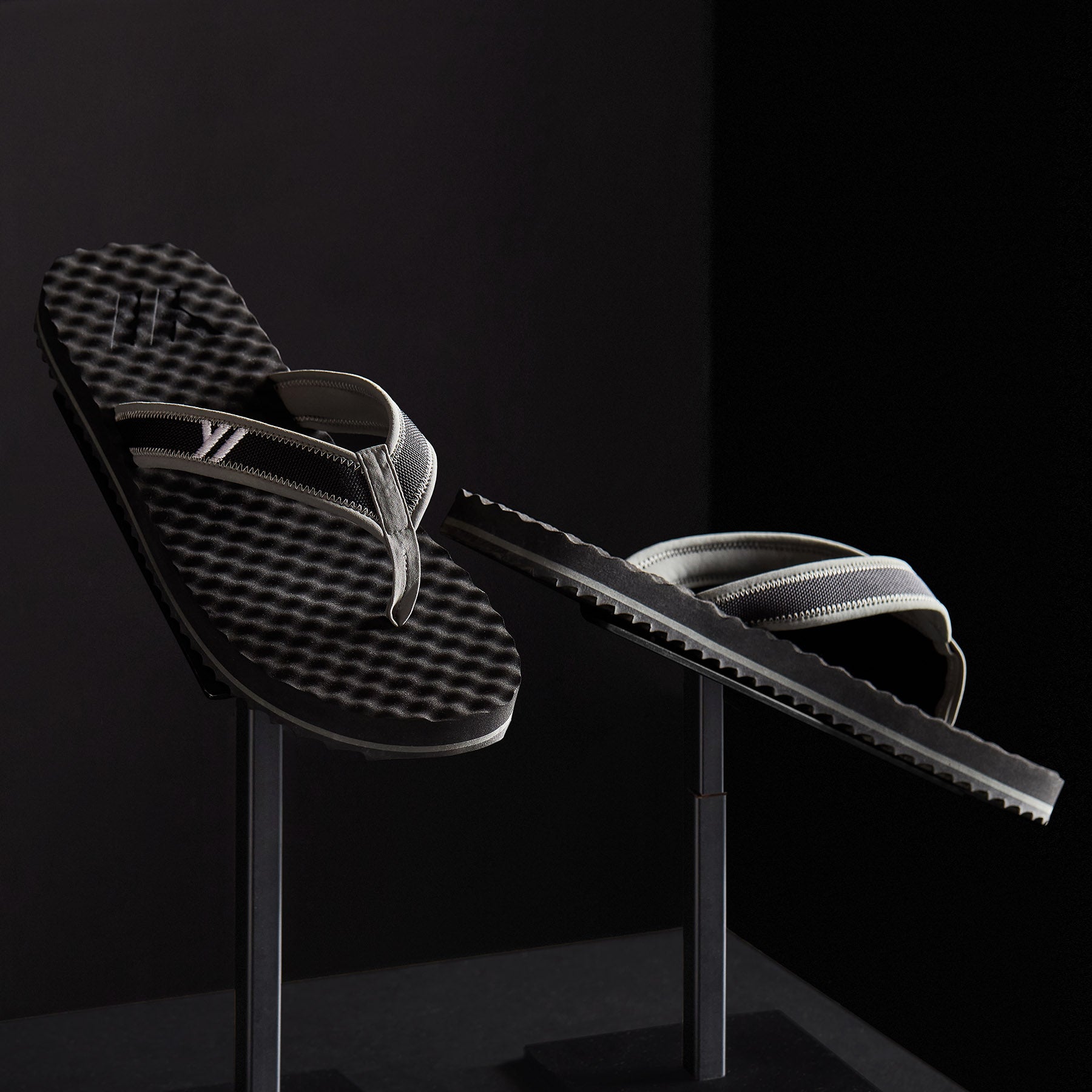 Men's Y/OSEMITE Sport Flip Flop - Black/Grey | James Perse Los Angeles