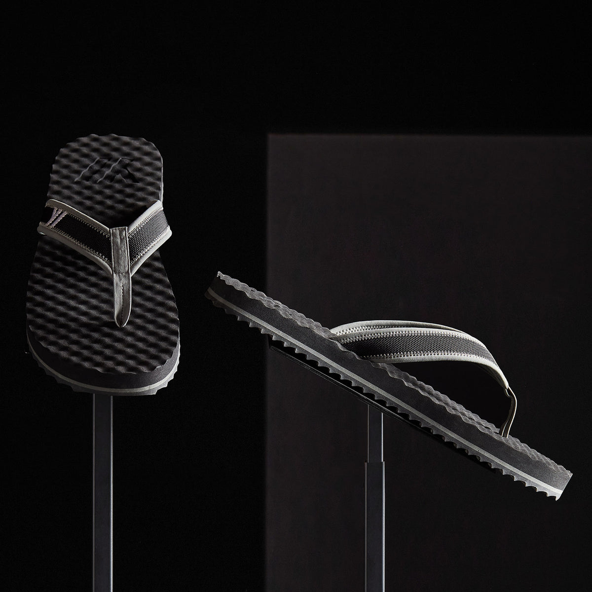 Men's Y/OSEMITE Sport Flip Flop - Black/Grey | James Perse Los Angeles