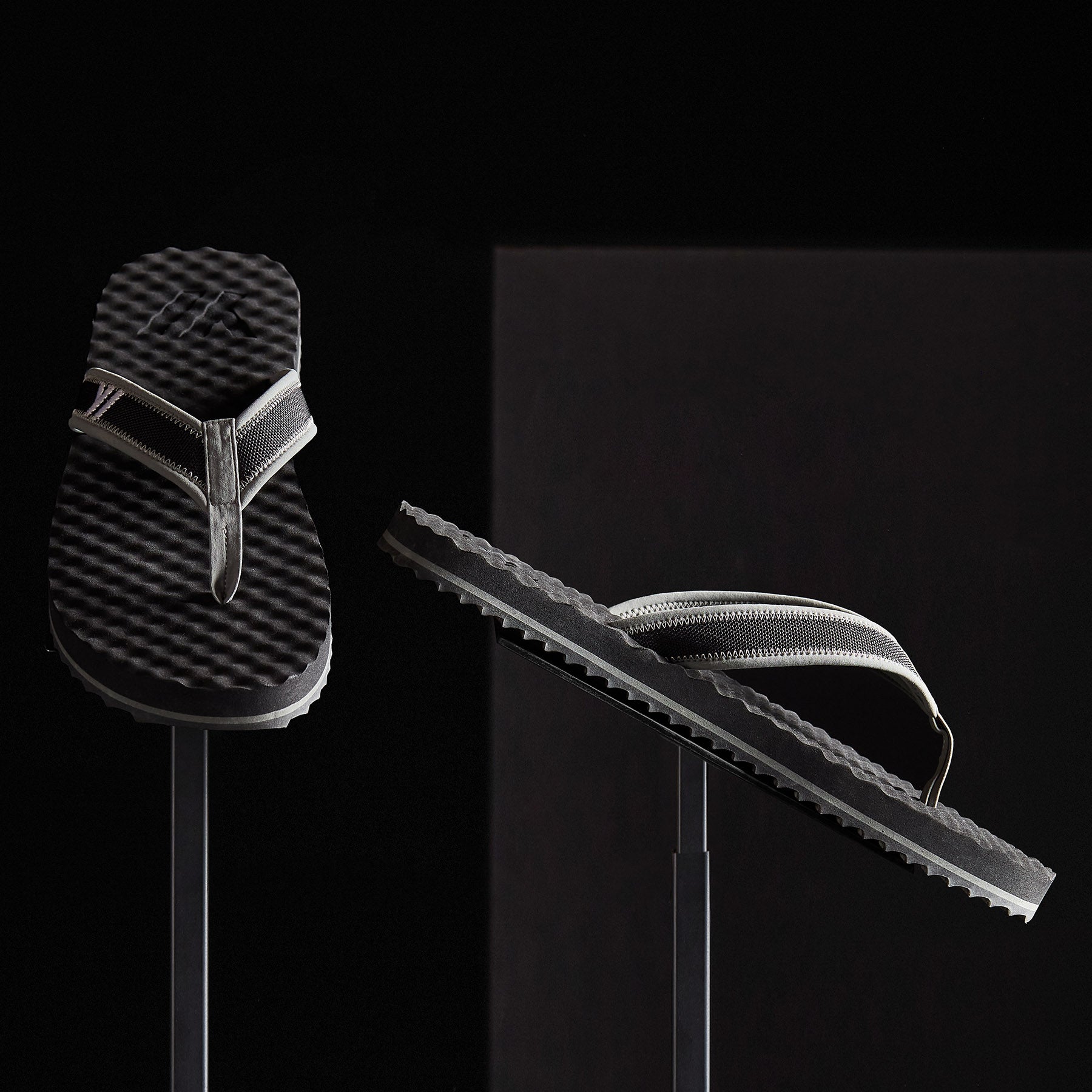 Men's Y/OSEMITE Sport Flip Flop - Black/Grey | James Perse Los Angeles