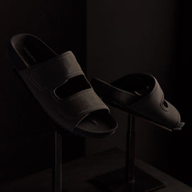 Binding Velcro Slide - Black/Black | James Perse Los Angeles