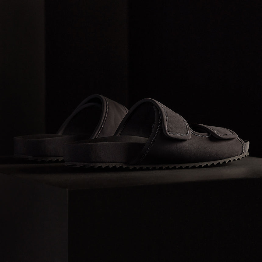 Binding Velcro Slide - Black/Black | James Perse Los Angeles