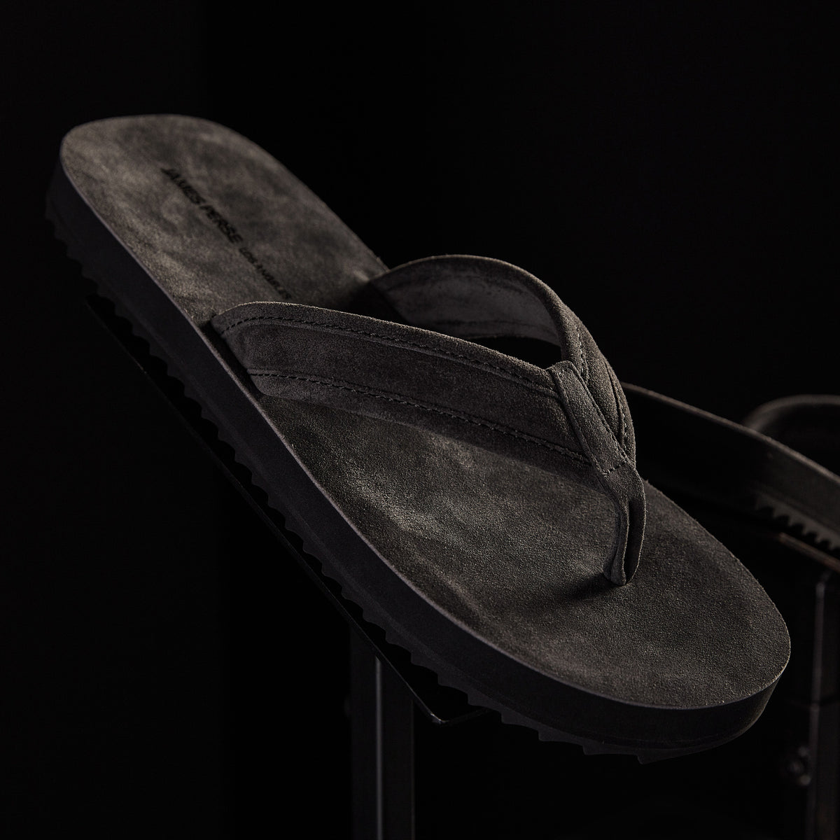 Men's Suede Flip Flop in Ash | James Perse Los Angeles