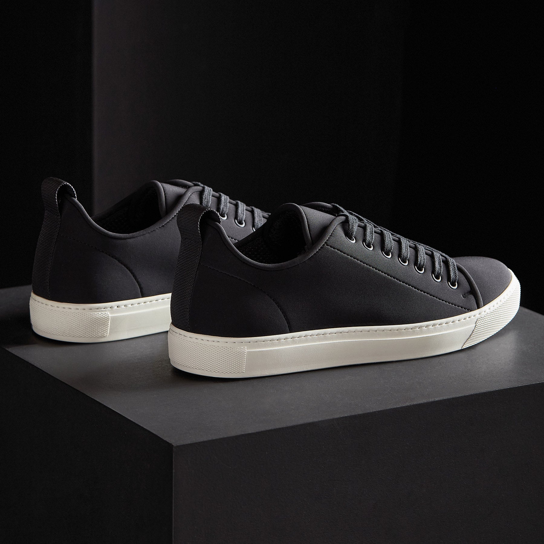 Carbon Low - Black | James Perse Los Angeles