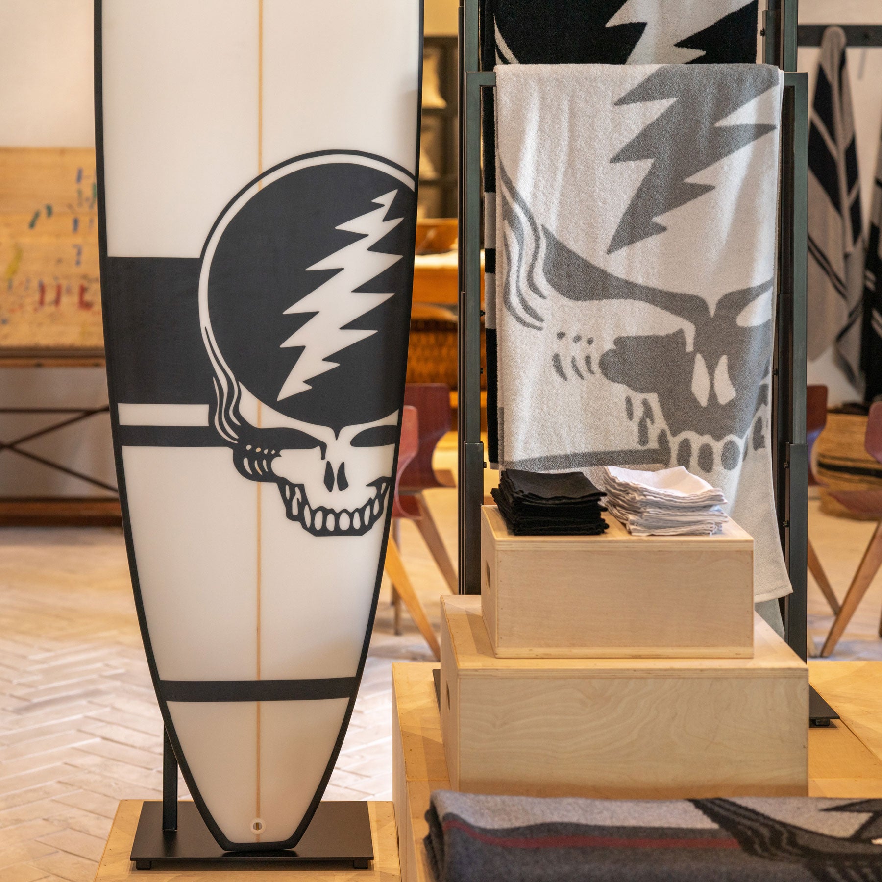 Grateful Dead Longboard In Black/ White | James Perse Los Angeles