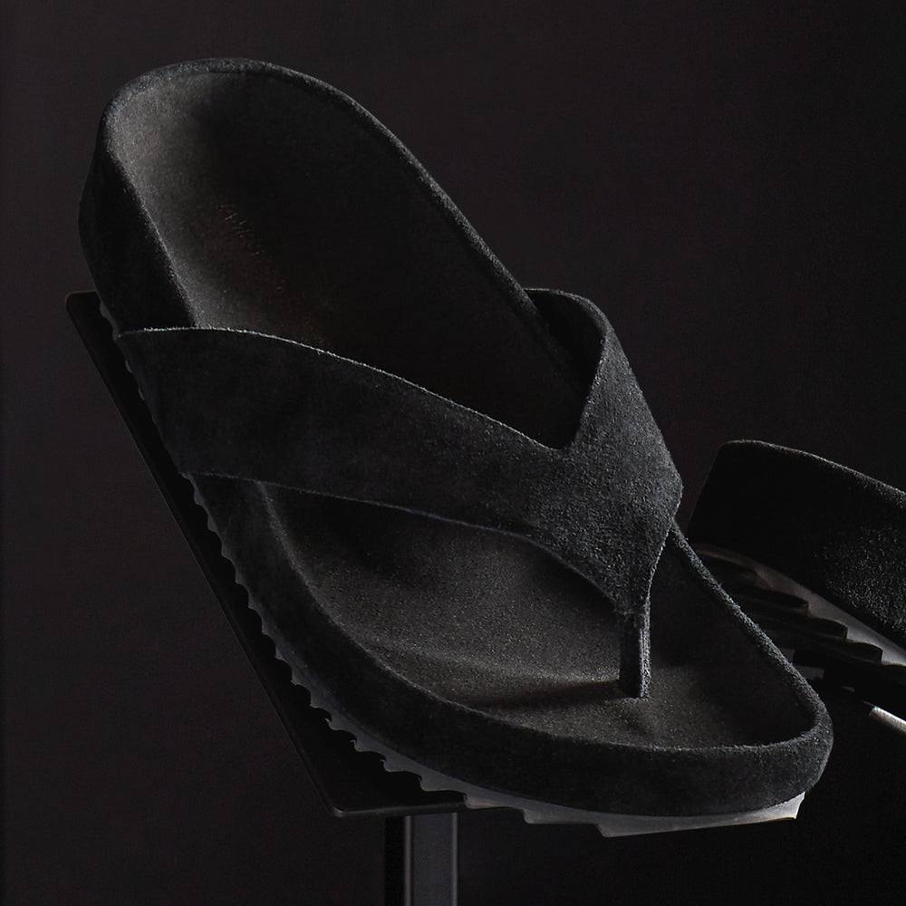 Women's Suede Flip Flop in Black | James Perse Los Angeles