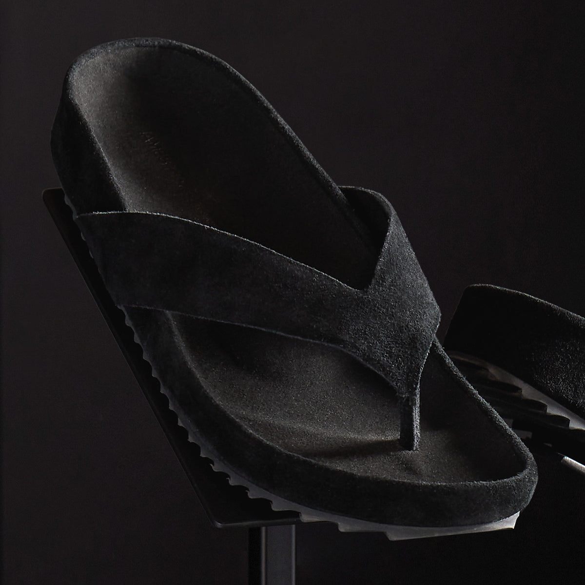 Women's Suede Flip Flop in Black | James Perse Los Angeles