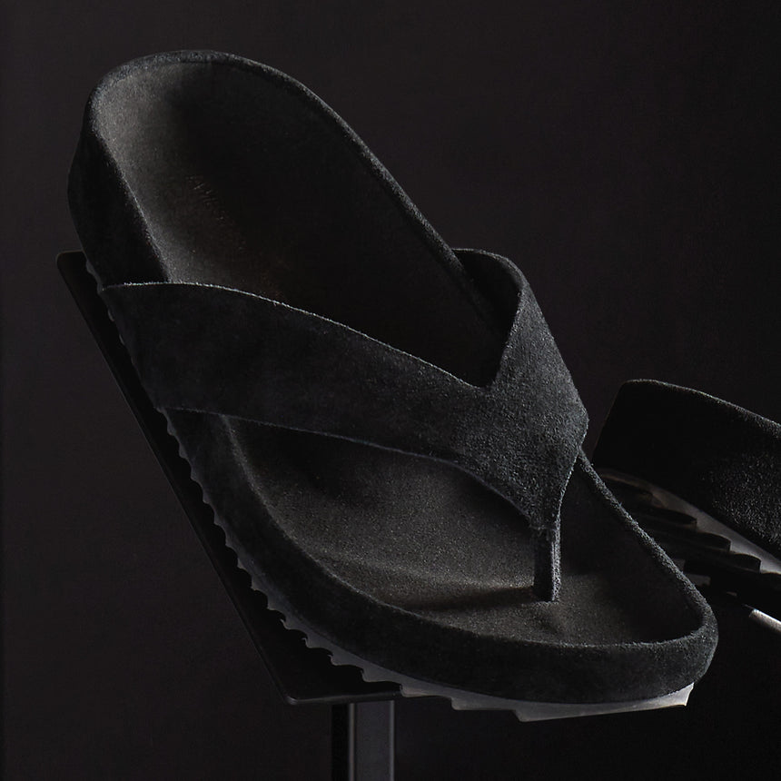 Women's Suede Flip Flop in Black | James Perse Los Angeles
