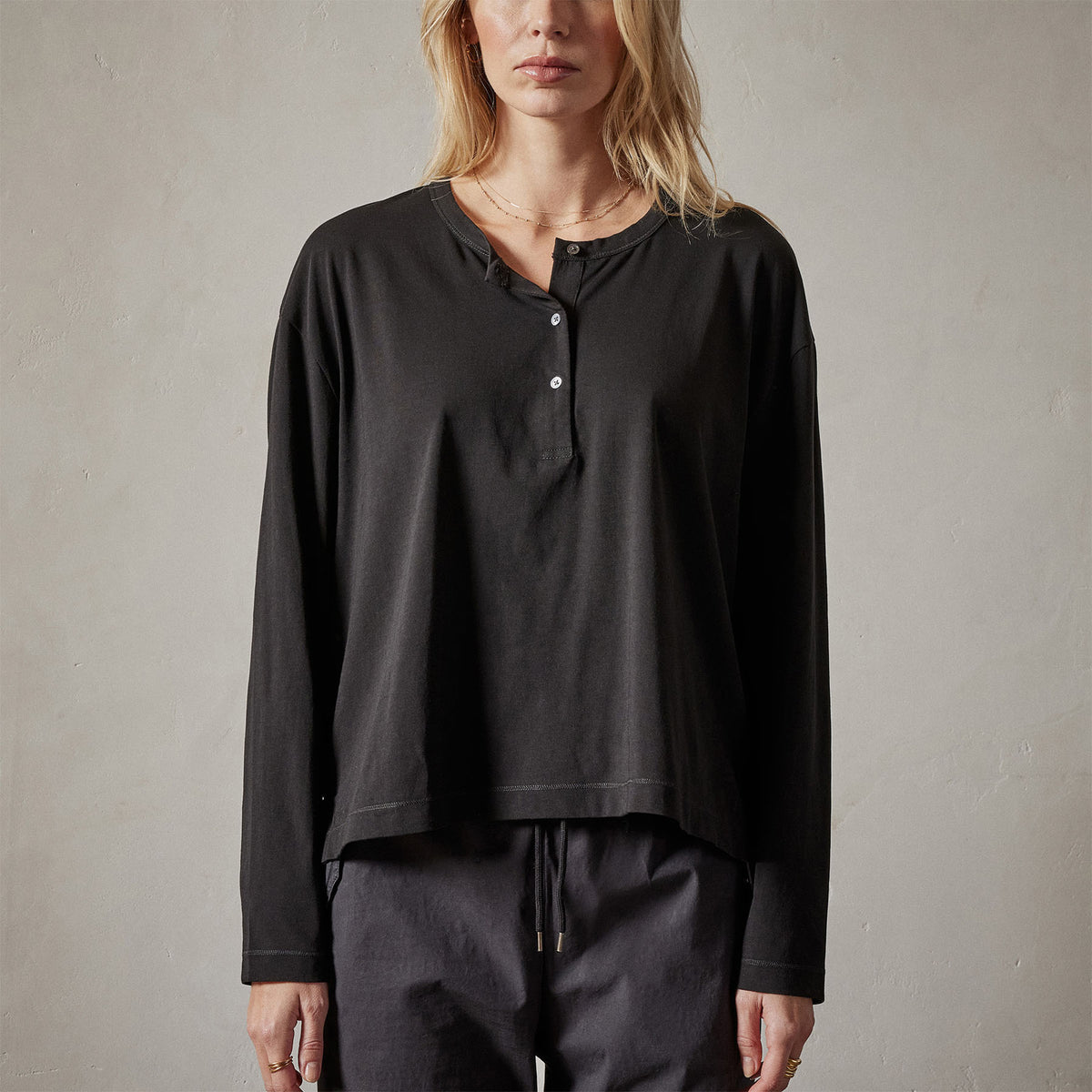 Clean Finish Jersey Henley in Black | James Perse Los Angeles 