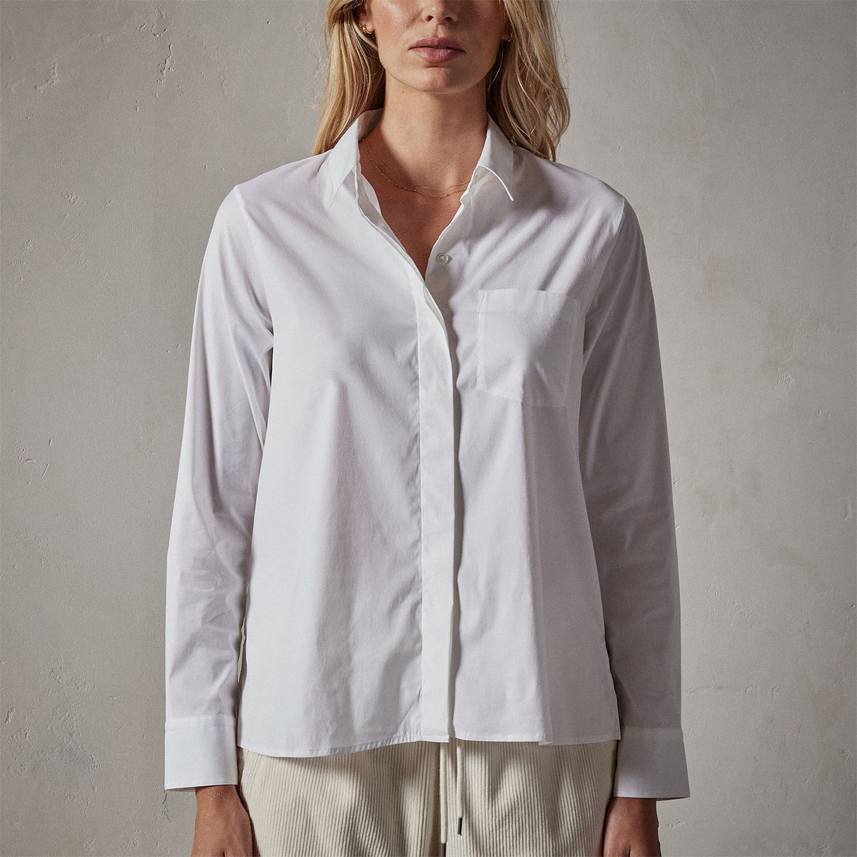 Matte Stretch Poplin Long Sleeve Shirt in White | James Perse Los Angeles