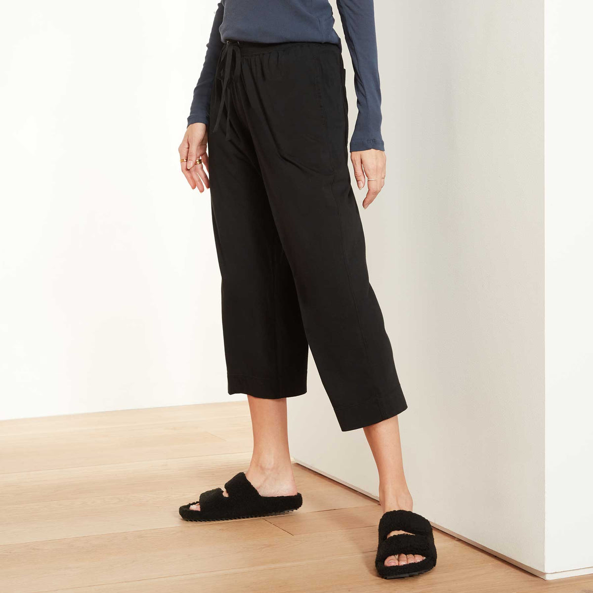 Luxe Lotus Jersey Cropped Pajama Pant in Black | James Perse Los Angeles