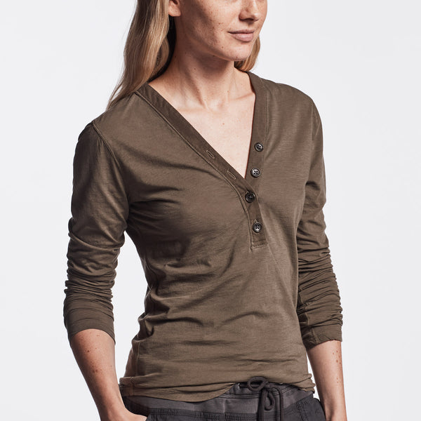 Featherweight Jersey Henley In Army Green | James Perse Los Angeles