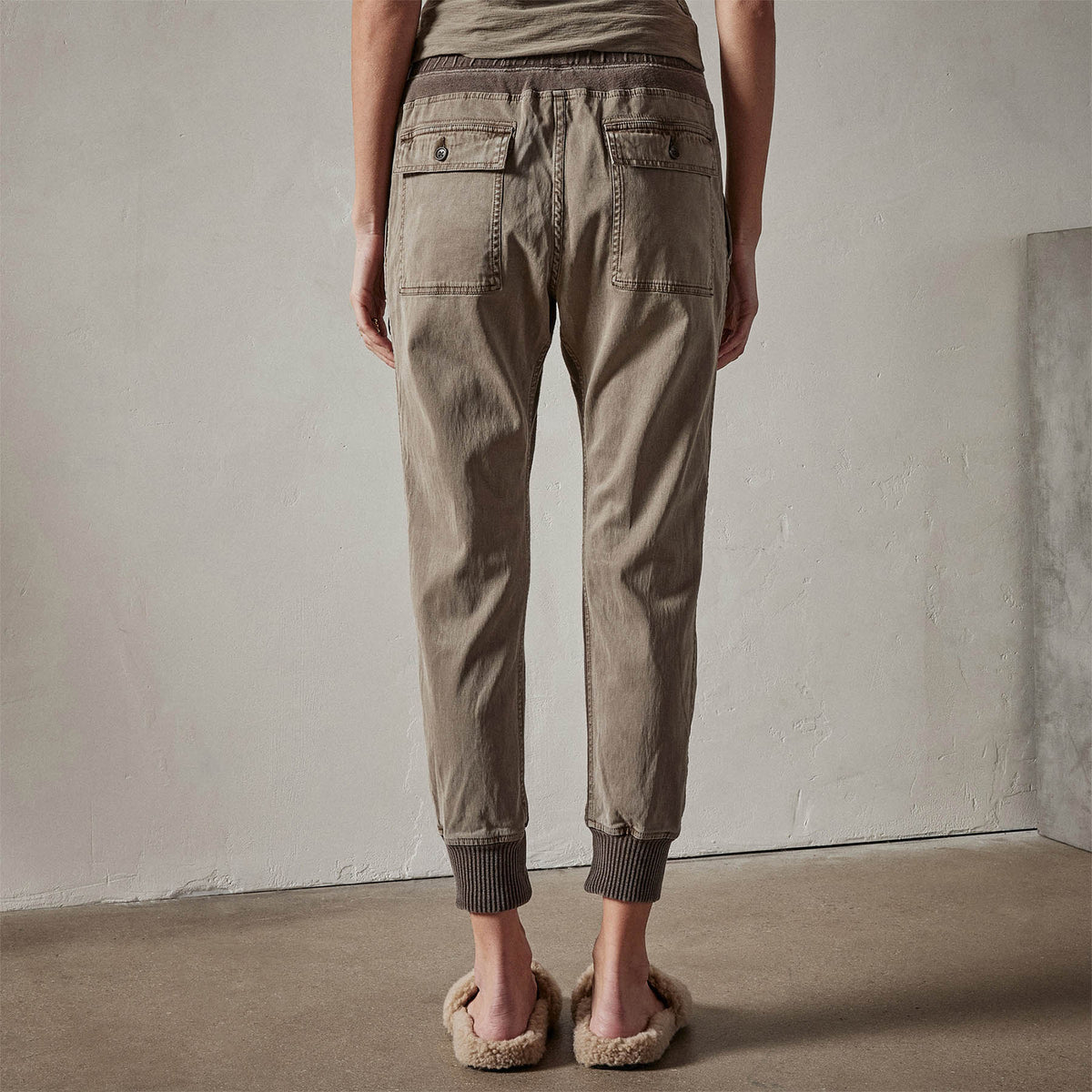 Mixed Media Pant in Ammo Pigment | James Perse Los Angeles