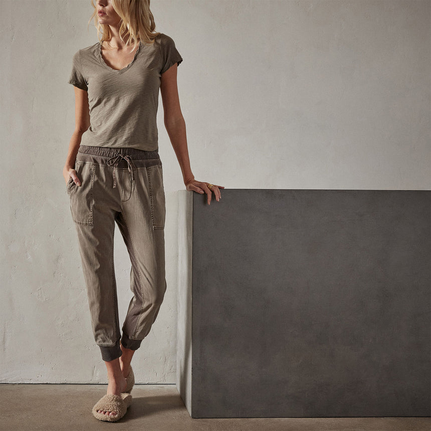 Mixed Media Pant in Ammo Pigment | James Perse Los Angeles